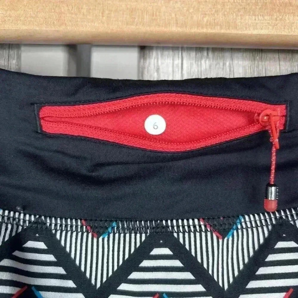 Lululemon Speed Shorts Sz 6 Seawheeze Chevron Print Lined 3" Inseam - Picture 7 of 9